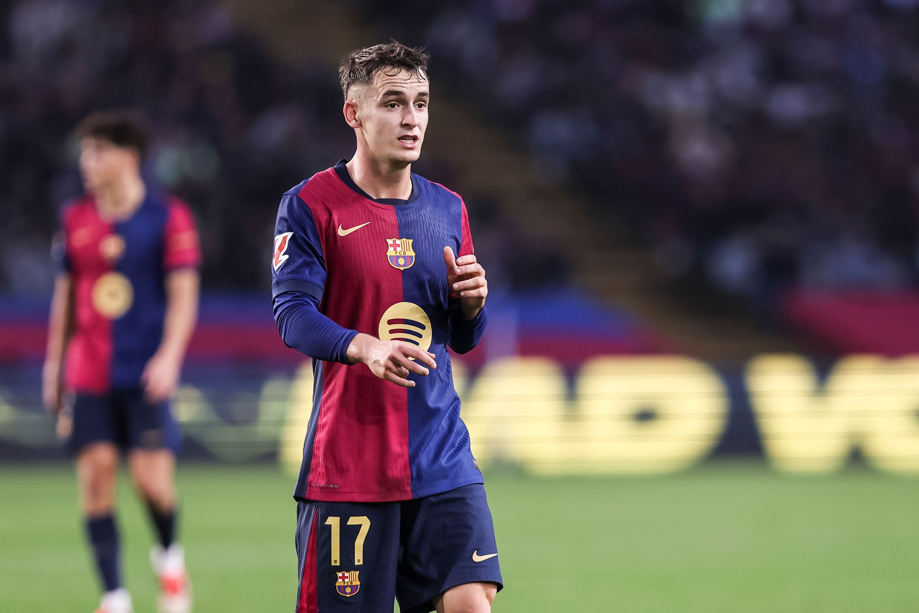 金年会官网-每体：巴萨中场竞争激烈，卡萨多面临出场难题但他愿意接受挑战